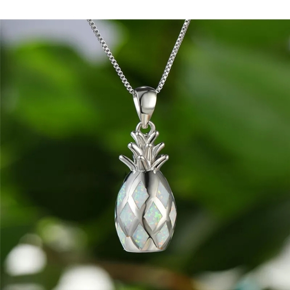 NWT Adjustable 20 - 22" Simulated white opal pineapple necklace - Picture 2 of 3